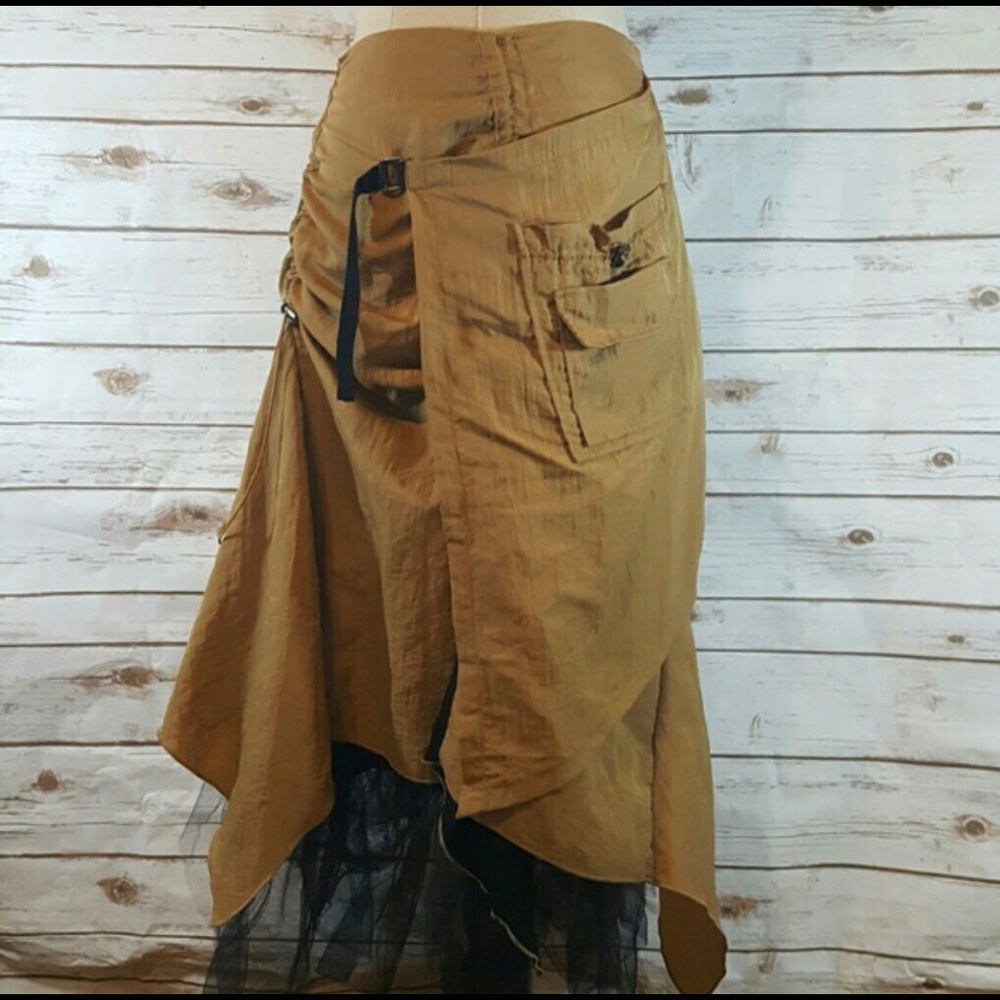 See picture for description. Dry cleaned and ready